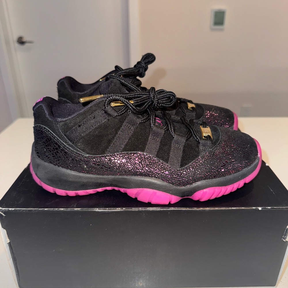 Jordan 11’s Black and Pink Sneakers Classic Low-Top Design